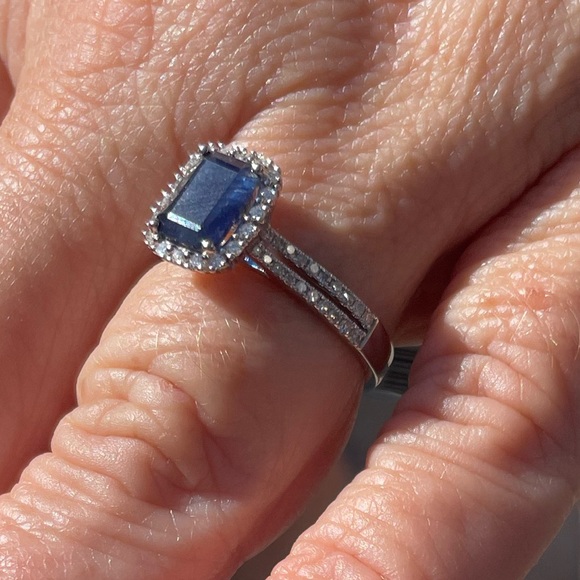 Effy 1.52 ct tw sapphire & 1/3ct tw Diamond ring in 14k white gold - Picture 3 of 14